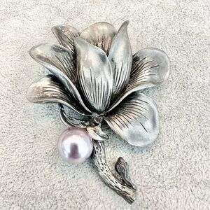 Gun Metal Dark Silver Tone Large Flower With Faux Gray Pearl Brooch Pin